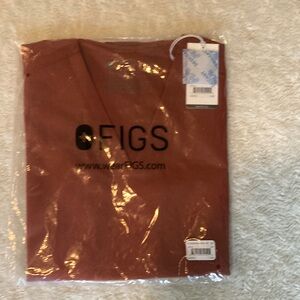 Figs Auburn casma scrub top